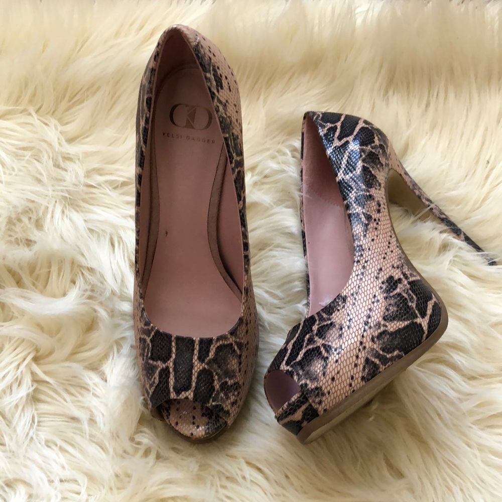 4.5 in platform open toe heel. Size 8.5